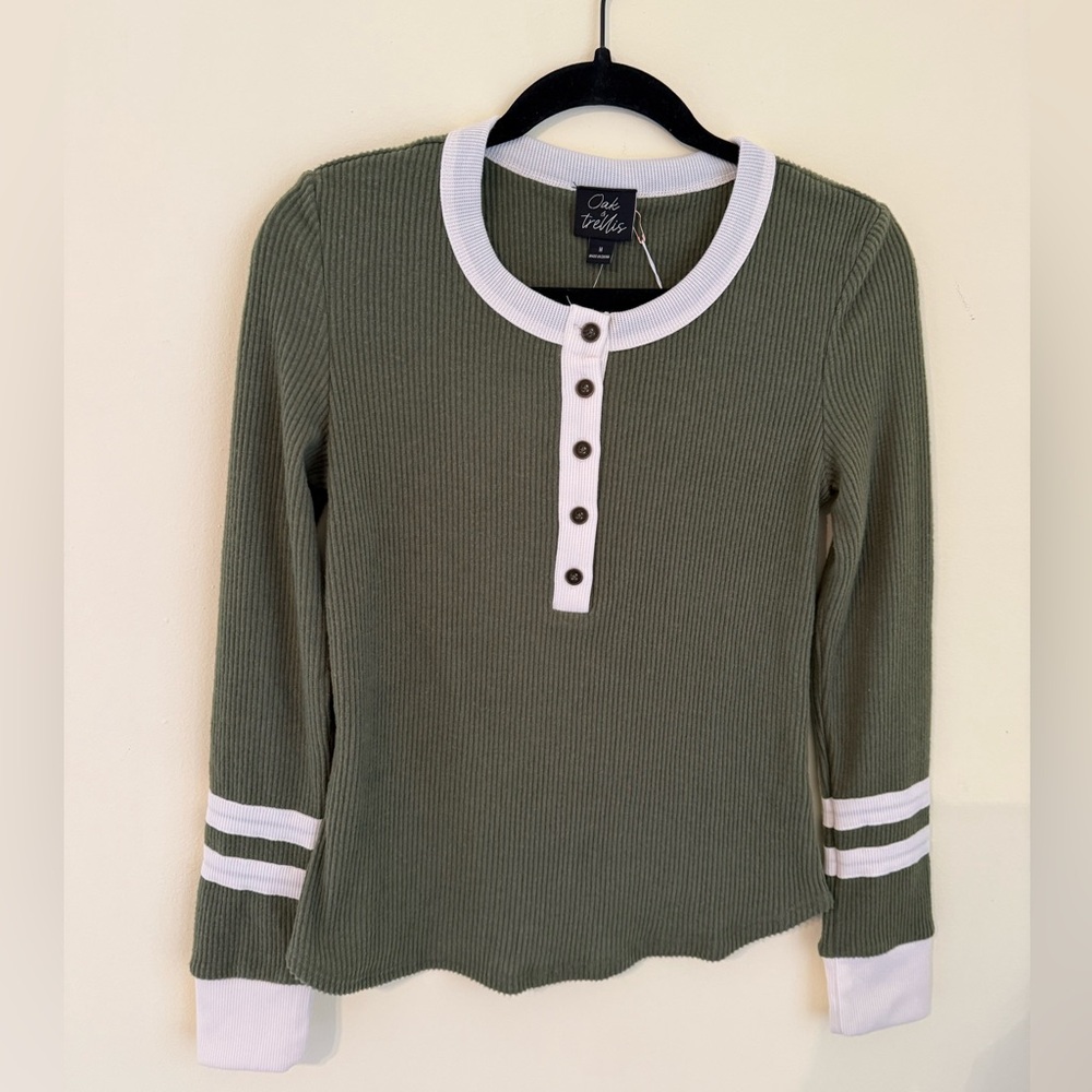 Oak & Trellis Green Henley Top *NEW WITH TAGS*